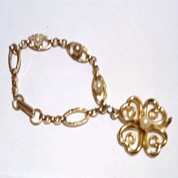 Vintage Charm Bracelet with Pearl Accents and Lucky 4 Leaf Clover Charm - Picture 4 of 4